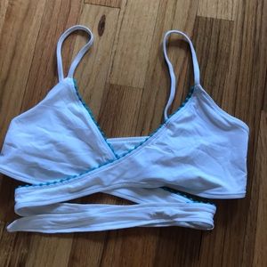 L’SPACE white bikini top with blue detail 🌊 XS
